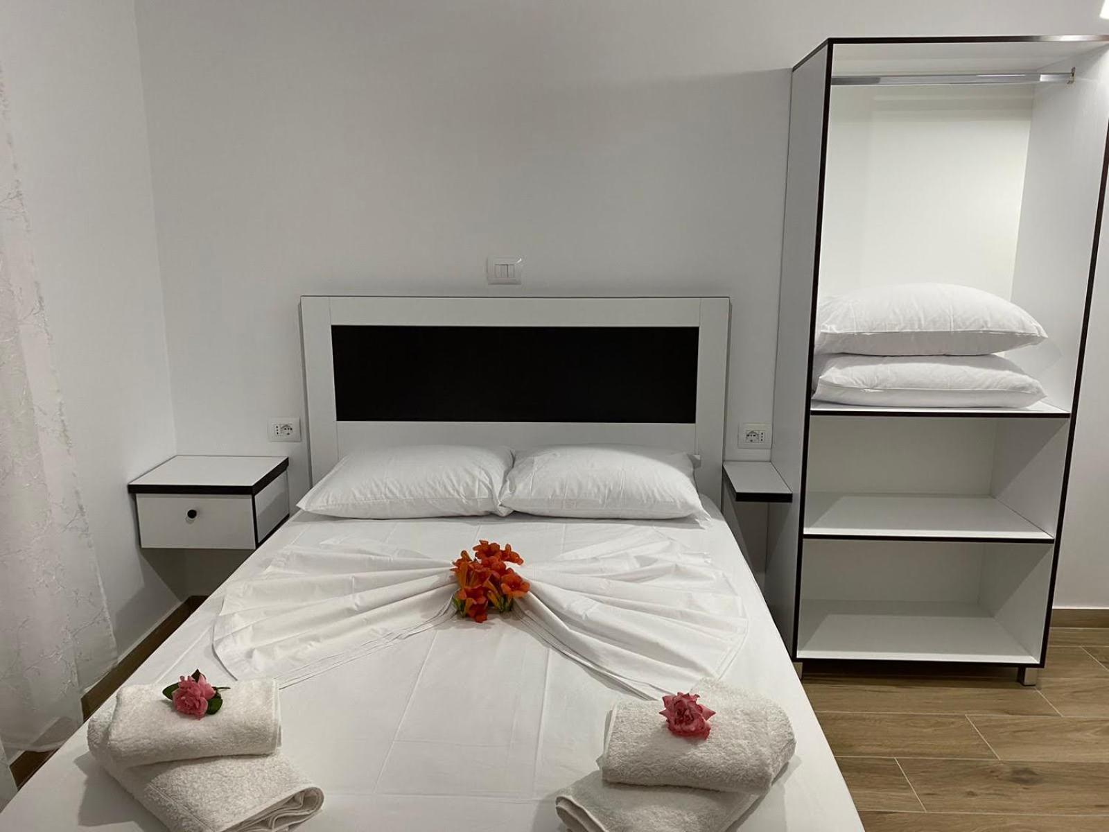 Rentrooms Geni Εξαμίλιο Εξωτερικό φωτογραφία